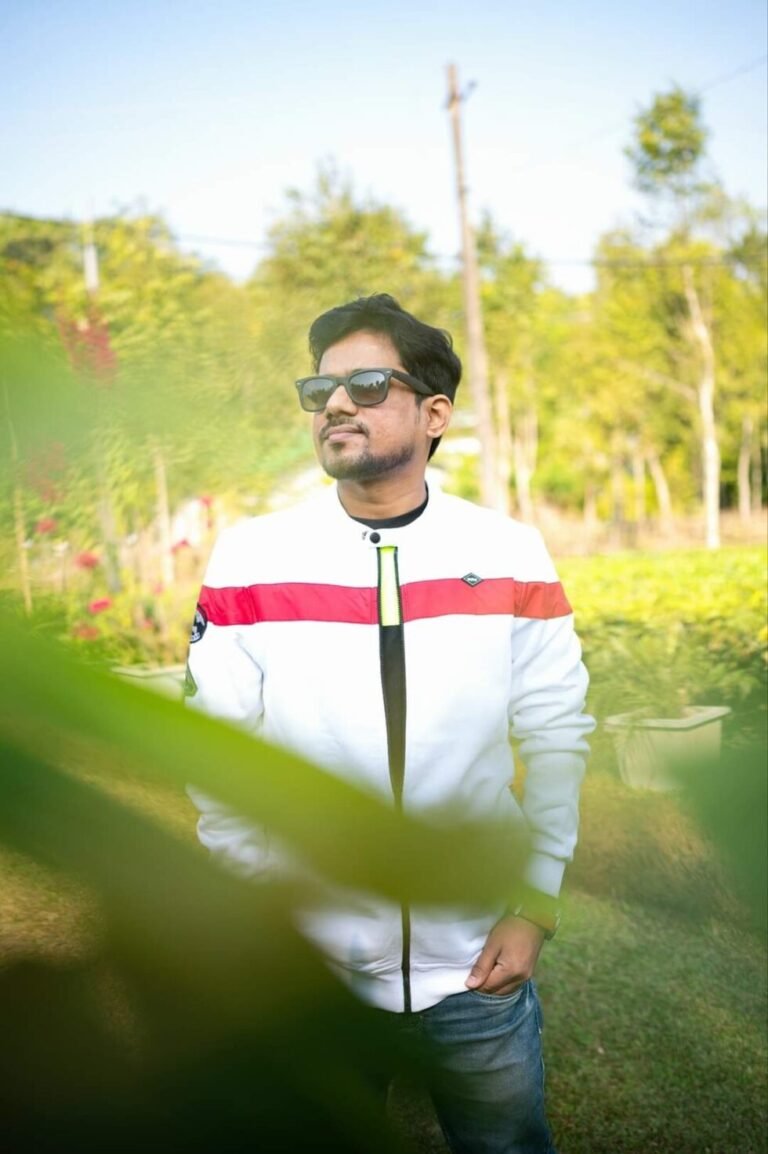 ইচ্ছা, আগ্ৰহ আৰু কলাসুলভ মন থাকিলে আকাশ চুব পৰা এটা কেৰিয়াৰ হৈছে “গ্ৰাফিক্স ডিজাইনিং”